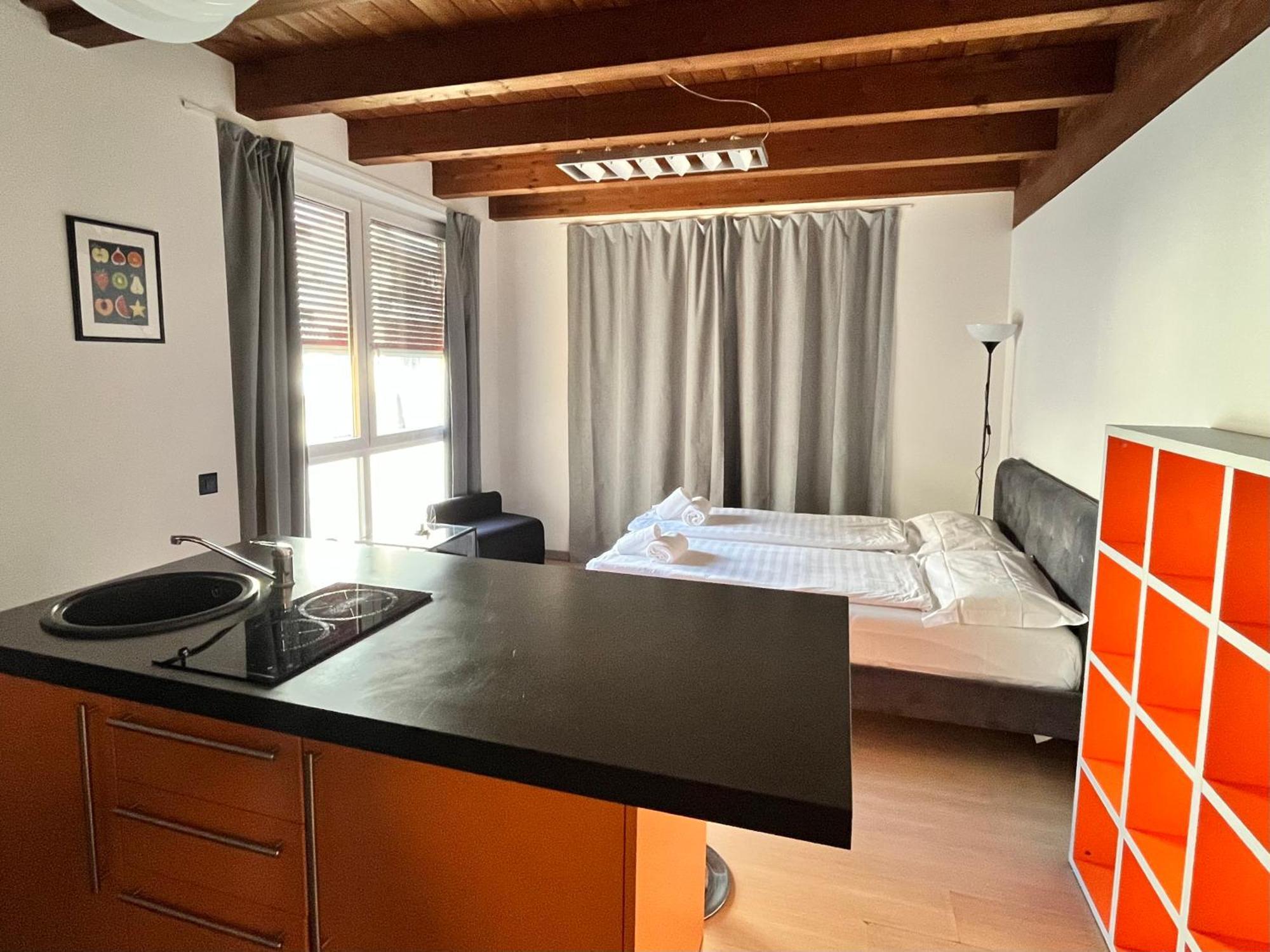 Guesthouse University By Lr - Self Check In Lugano Luaran gambar