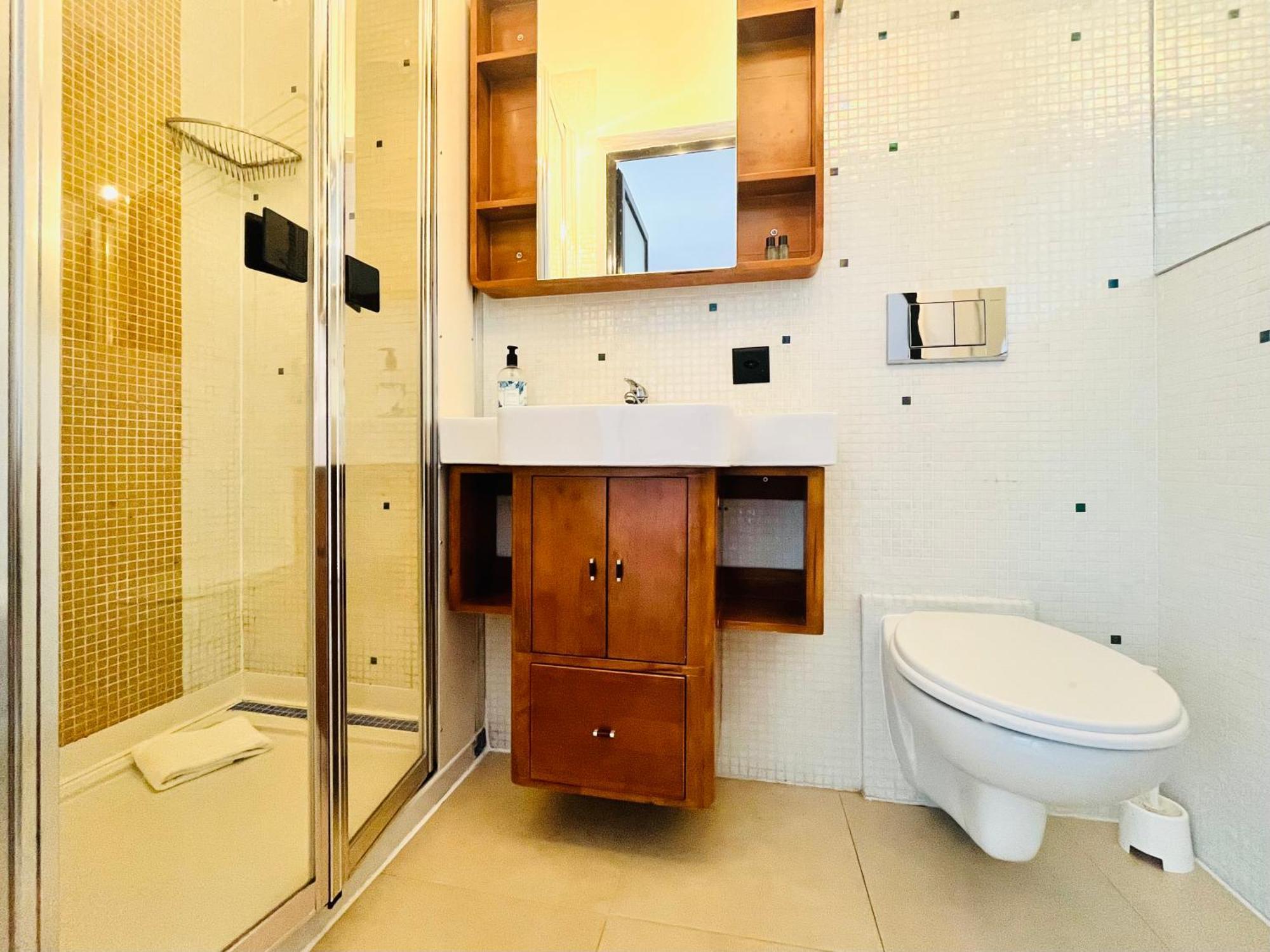 Guesthouse University By Lr - Self Check In Lugano Luaran gambar